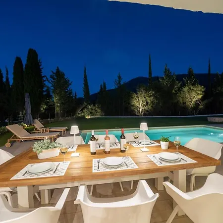 Ionian Trilogy Luxury サミ