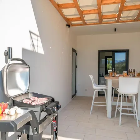 Ionian Trilogy Luxury サミ