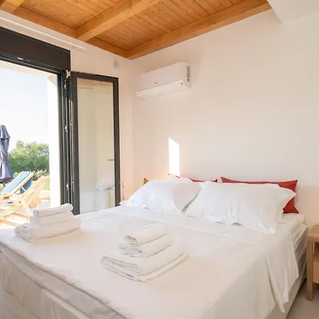 Ionian Trilogy Luxury サミ