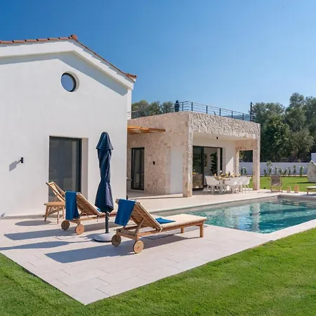 Ionian Trilogy Luxury サミ