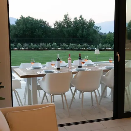 Ionian Trilogy Luxury サミ