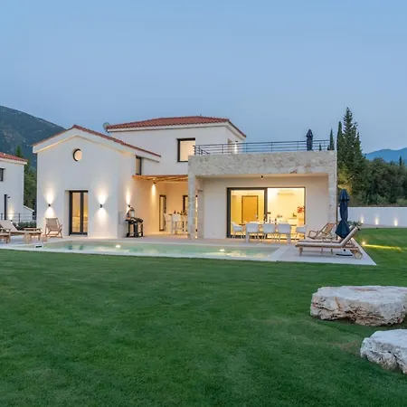 Ionian Trilogy Luxury サミ