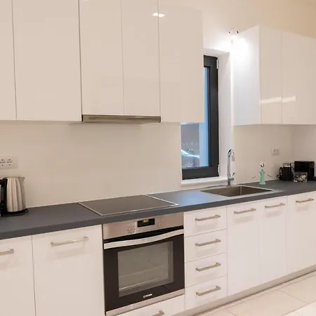 Ionian Trilogy Luxury サミ